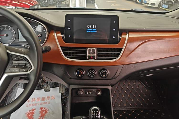 Used Baojun 730 2019 1.5L Manual Fashion Model 7-seater National V
