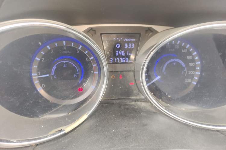 Used JAC Group Refine M2 2013 1.5L Manual Luxury 5-Seater