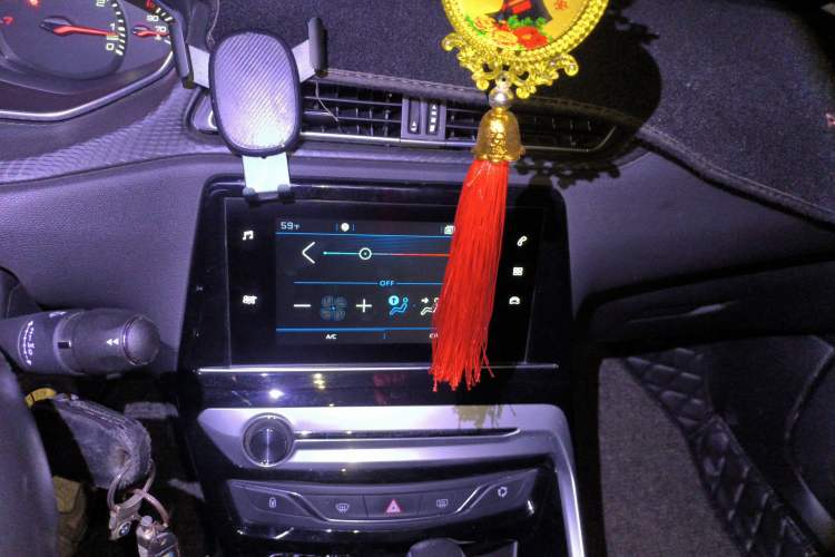 Used Peugeot 308 2018 1.6L Automatic Luxury Edition Audio And AC Panel