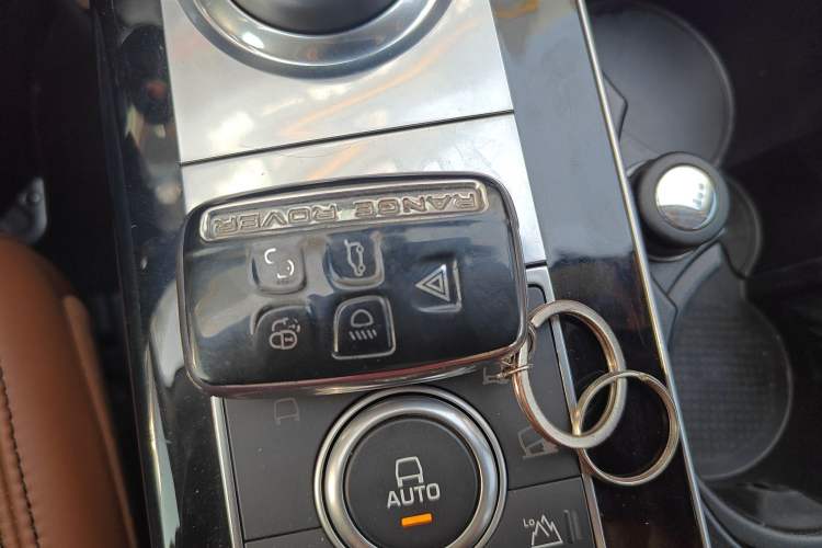 Used Land Rover Range Rover 2015 3.0 TDV6 Vogue SE Extended-Length Model
