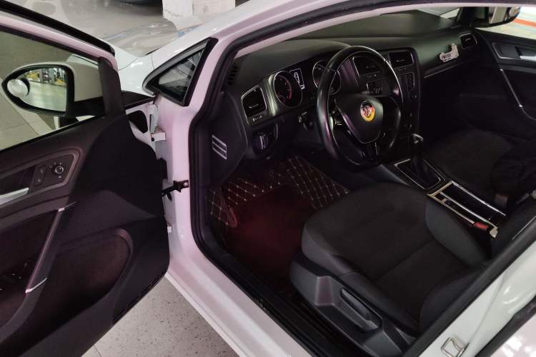 Used Volkswagen Golf 2015 1.4TSI Automatic Comfort Model
