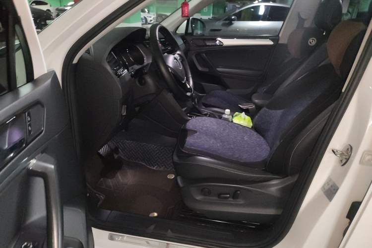 Used Volkswagen Tiguan L 2019 Updated Version 330TSI Automatic Two-Wheel Drive Panoramic Comfort Edition China VI Standard
