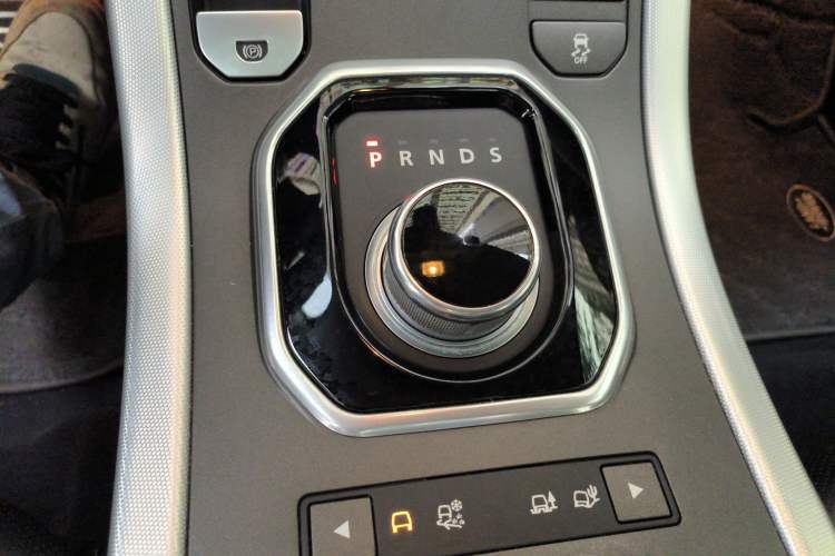 Used Land Rover Range Evoque 2013 2.0T 5-Door Ignite Edition Gear Lever