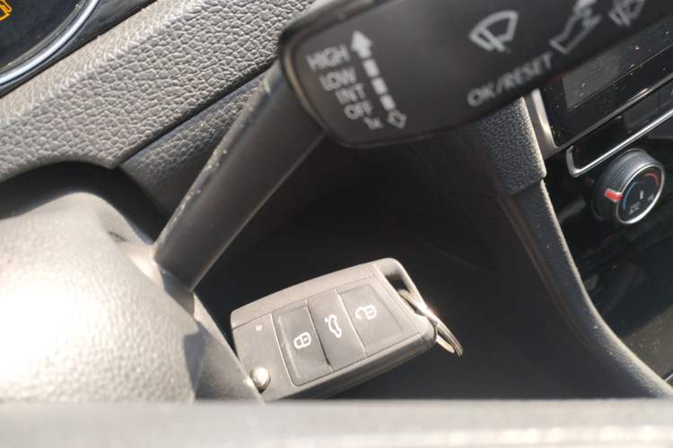 Used Volkswagen Golf 2018 1.6L Automatic Fashion Model