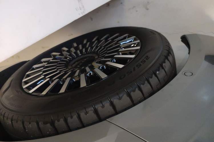 Used Zeekr 009 2024 7-Seater Walk-Through Version Four-Wheel Drive 108 kWh Exterior 4