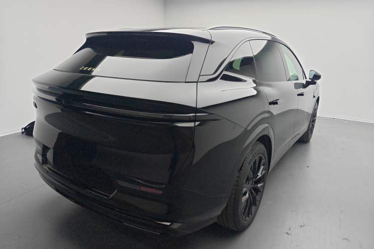 Used Zeekr 7X 2025 100 kWh Long-Range Rear-Wheel Drive with Intelligent Driving Features