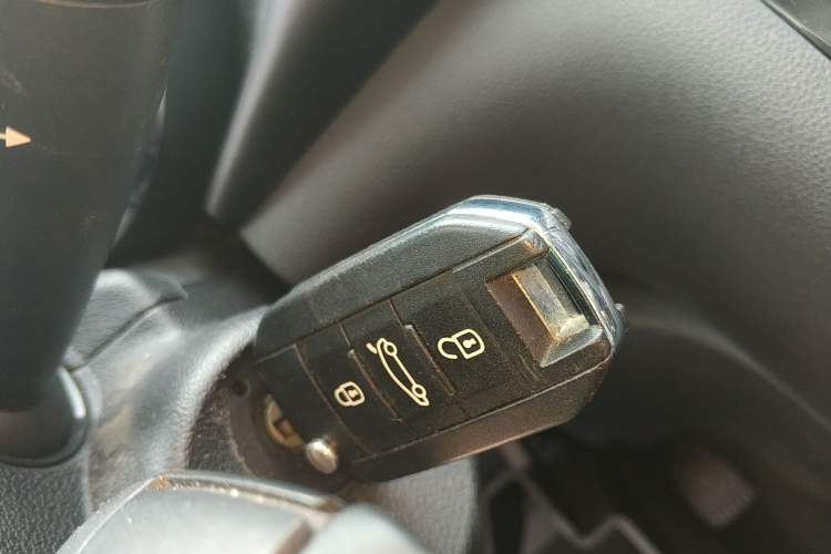 Used Peugeot 3008 2015 2.0L Automatic Trend Edition Vehicle Key