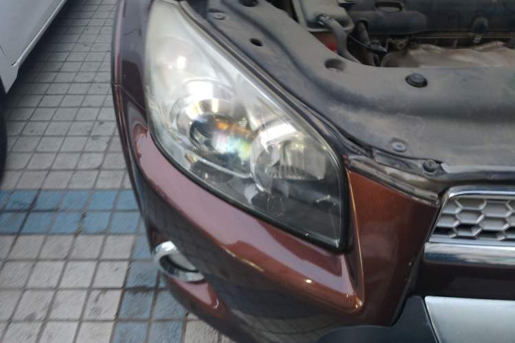 Used Toyota RAV4 2012 Luxurious Edition 2.0L Automatic All-Wheel Drive Right Front Headlight