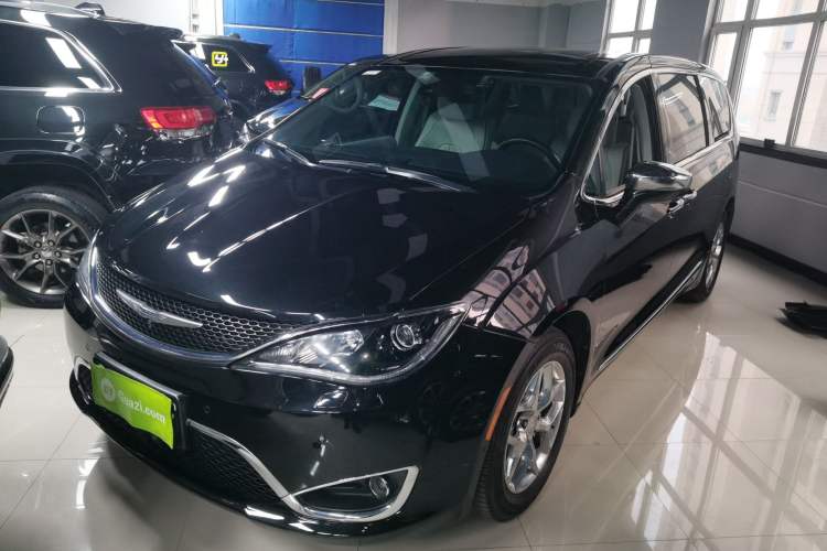 Used Chrysler Grand Voyager 2017 3.6L Premium Edition