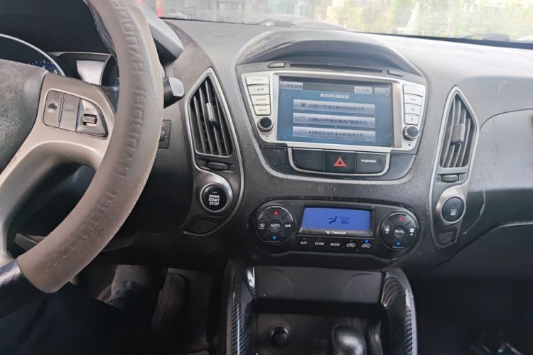 Used Hyundai ix35 2013 2.0L Automatic Two-Wheel Drive Smart GLS China V Standard Audio And AC Panel