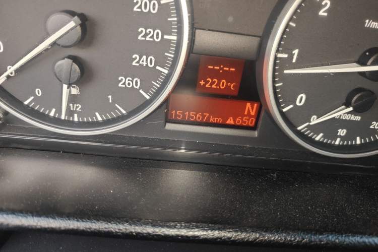 Used BMW X1 2013 sDrive18i Leading Model Odometer Close Up