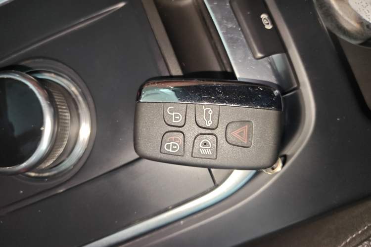 Used Land Rover Discovery Sport 2019 240 PS SE Dynamic Version China VI Standard Vehicle Key