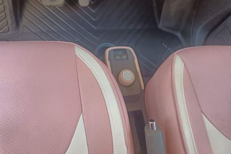 Used Chery QQ Ice Cream 2022 120km Conical Shape Lithium Iron Phosphate