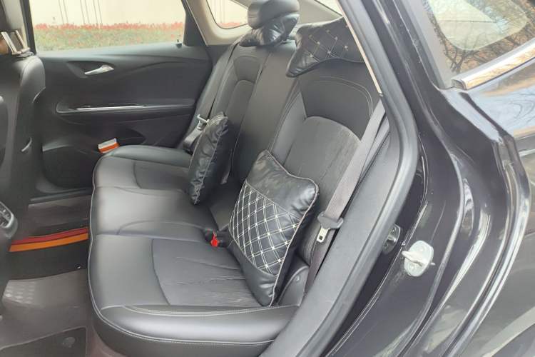 Used Buick Verano 2018 Sedan 20T Dual-Clutch Leading Model Left Rear Seat