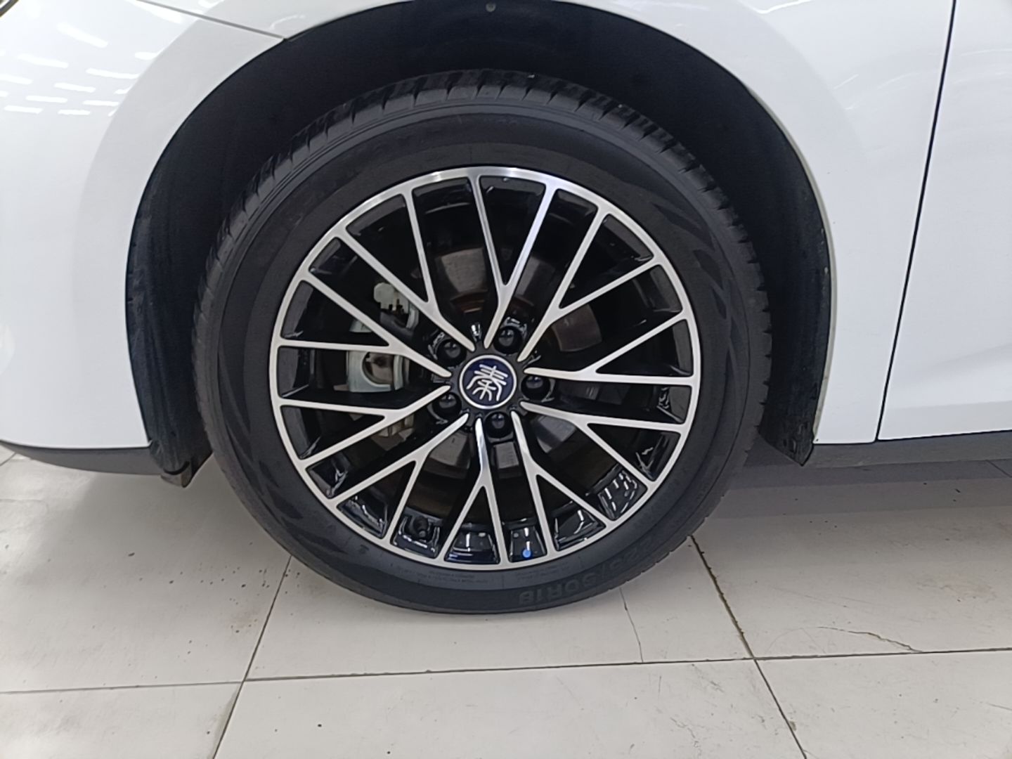 BYD Qin L 2024 DM-i 120KM Excellence Model — снимка 10
