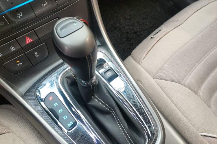 Used Chevrolet Malibu 2014 2.0L Automatic Luxury Edition Gear Lever