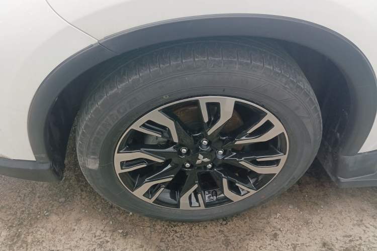 Used Mitsubishi Outlander 2020 2.4L 4x4 Zhi Xiang Edition 5 Seats Left Front Wheel Hub