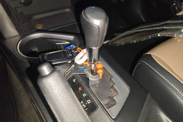 Used Toyota RAV4 2016 2.5L Automatic 4x4 Elite Edition Gear Lever