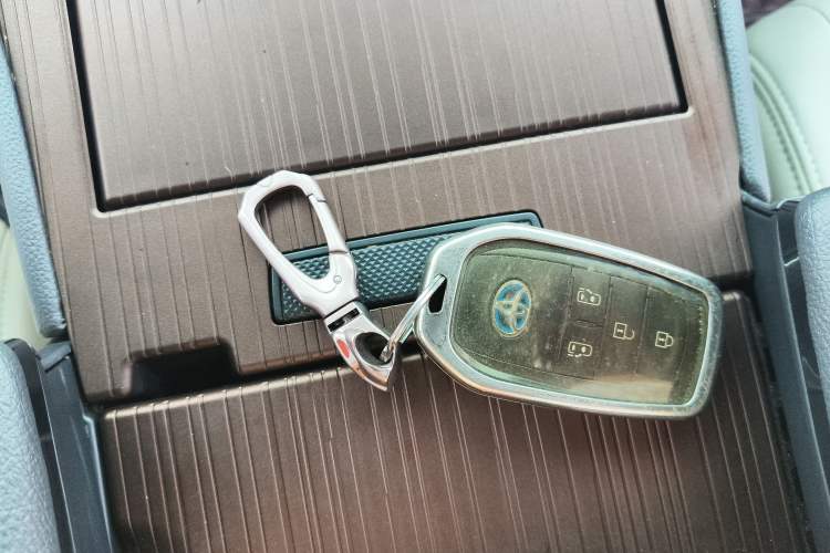 Used Toyota SIENNA 2023 2.5L Hybrid Comfort Edition Vehicle Key