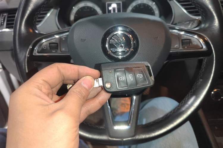 Used Skoda Octavia 2018 Station Wagon TSI280 DSG Luxury Edition Vehicle Key