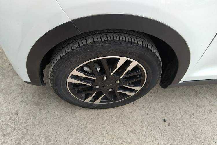 Used Chery Little Ant 2022 Sweet Pink Edition Half-Sugar Version Lithium Iron Phosphate 29.2 kWh 30 kW 301 km Left Front Wheel Hub