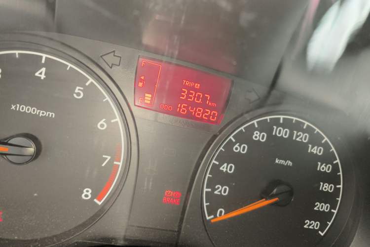 Used Hyundai Verna (older generation) 2014 1.4L Manual Smart GLS Trim Odometer Close Up