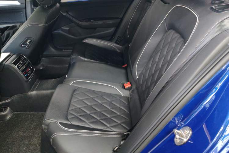 Used Volkswagen Magotan GTE Plug-in Hybrid 2020 GTE Luxury Model Left Rear Seat