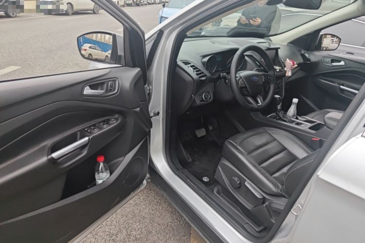 Used Ford Kuga 2017 EcoBoost 180 Two-Wheel-Drive Platinum Edition Driver Seat