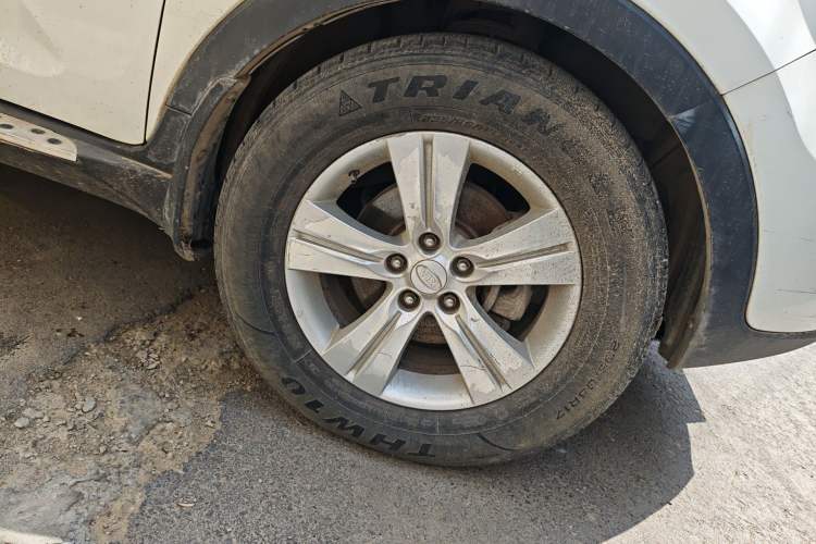 Used Kia Sportage R 2014 2.0L Automatic Two-Wheel Drive GLS Trim Right Front Wheel Hub