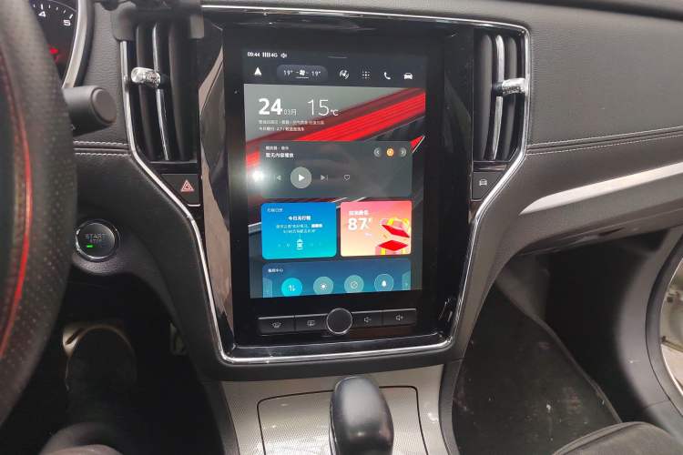 Used Roewe RX5 2016 20T Two-Wheel Drive Automatic Internet Smart Edition
