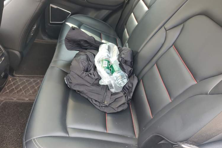 Used Geely Auto Emgrand X7 Sport 2018 1.8TD Automatic Two-Wheel Drive Smart Connect 4G Internet Edition Left Rear Seat