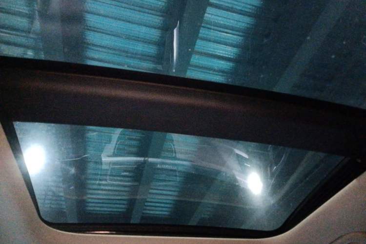 Used Geely Auto Emgrand X7 Sport 2018 1.8TD Automatic Two-Wheel Drive Smart Connect 4G Internet Edition Headliner