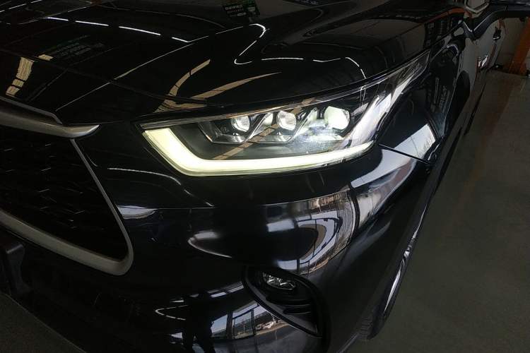 Used Toyota Highlander 2022 Dual-Engine 2.5L Four-Wheel Drive Prestige Version 7 Seats
