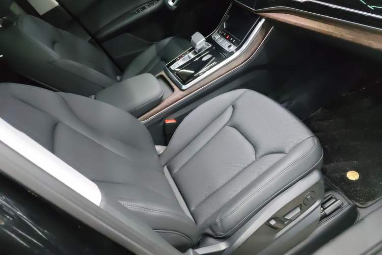 Used Audi Q7 2023 45 TFSI quattro S line Sport model Right Front Seat