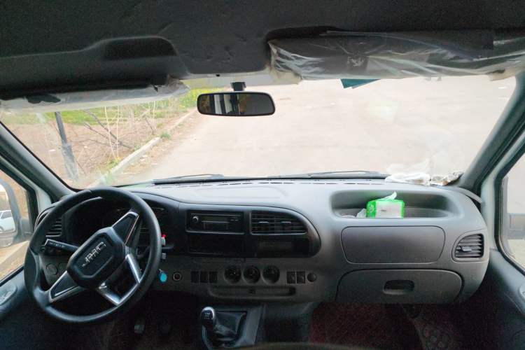 Used JMC Transit 2019 2.8T Commercial Version Short Wheelbase Mid-Roof 6-Seater China VI JX493 Center Console