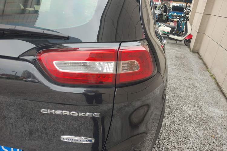 Used Jeep Cherokee 2016 2.0L Leading Edition