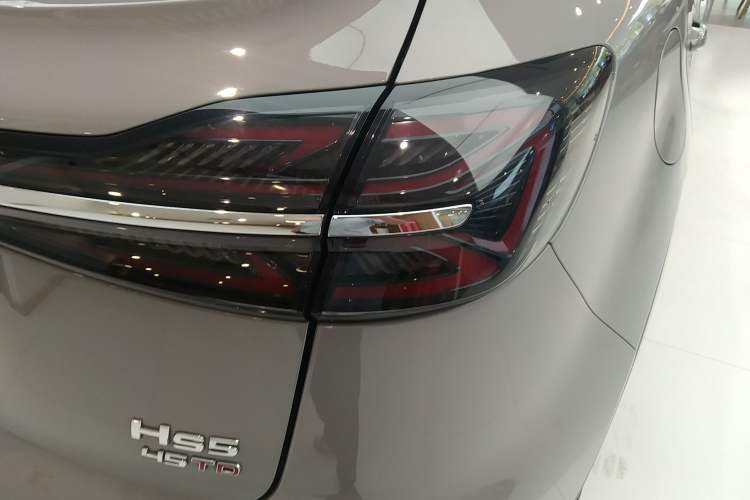 Used Hongqi HS5 2023 2.0T Qixiang Pro Edition Right Rear Taillight