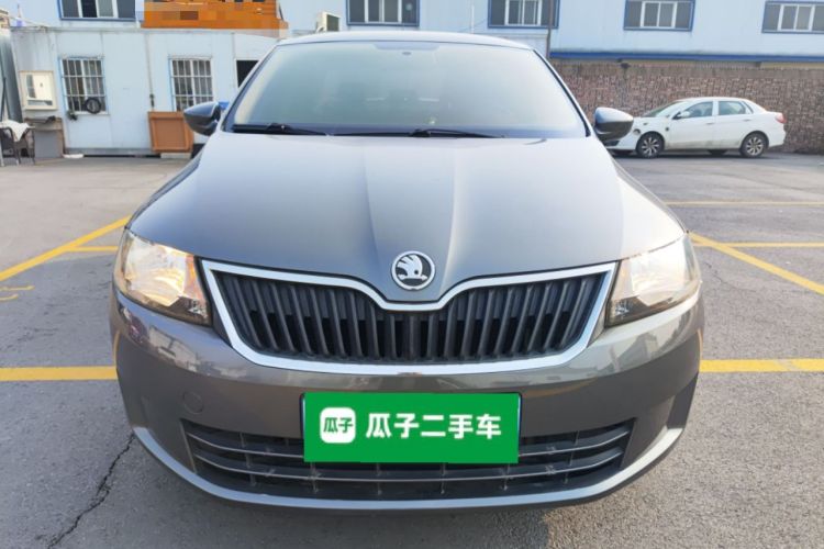 Used Skoda Rapid 2013 1.6L Manual Enjoyment Model