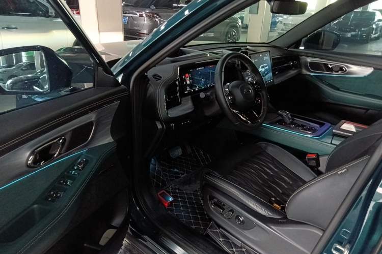 Used GAC Trumpchi GS8 2022 Dual-Engine Series 2.0TM Two-Wheel Drive Prestige Edition (7 Seats)
