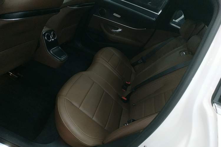 Used Mercedes-Benz E-Class New Energy 2021 E 350 e L Plug-in Hybrid Sports Sedan
