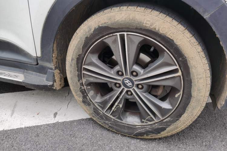 Used Hyundai ix25 2015 1.6L Automatic Two-Wheel Drive Smart GLS Trim Right Front Wheel Hub