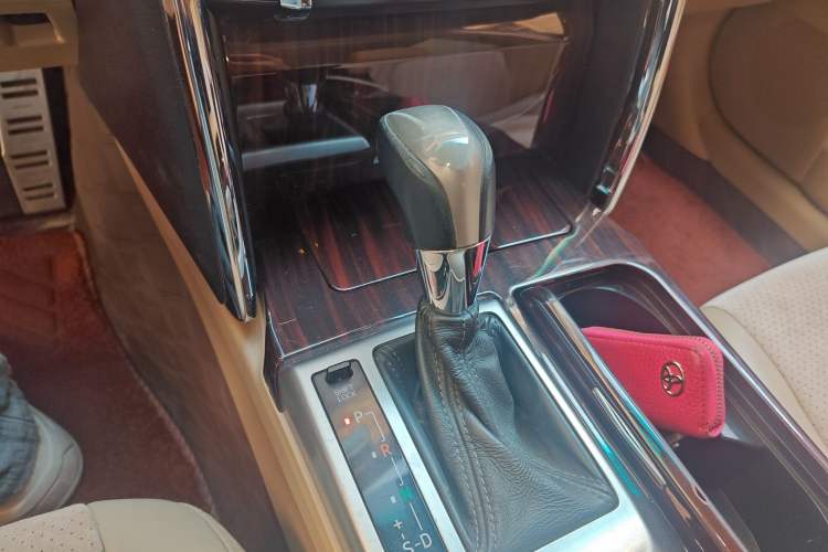 Used Toyota Reiz 2010 2.5V Fashion Elite Edition Gear Lever