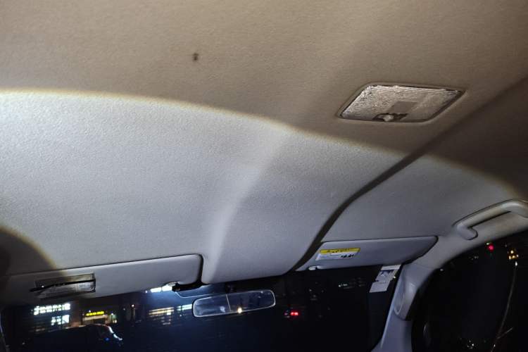 Used Toyota Land Cruiser 2015 4.0L V6 Middle East Low-Trim Version
