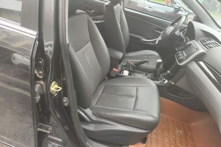 Used Zotye Z300 2014 1.5L Urban Edition Manual Luxury Model Right Front Seat