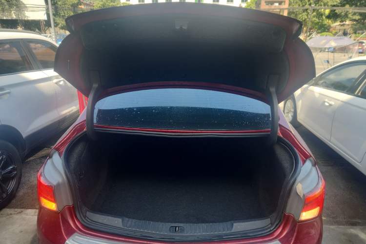 Used Buick Verano 2019 Sedan 20T Dual-Clutch Leading Model Trunk