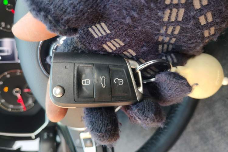 Used Volkswagen Sagitar 2022 280TSI DSG Flyover Edition Vehicle Key