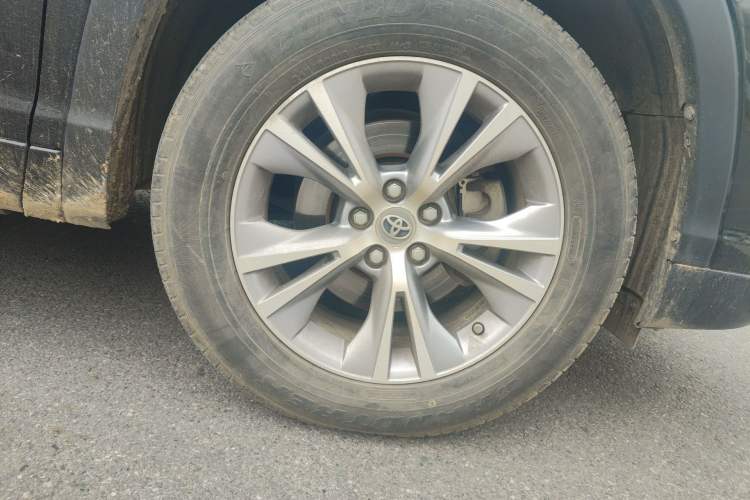 Used Toyota Highlander 2015 2.0T Four-Wheel Drive Elite Edition 7-Seater Right Front Wheel Hub