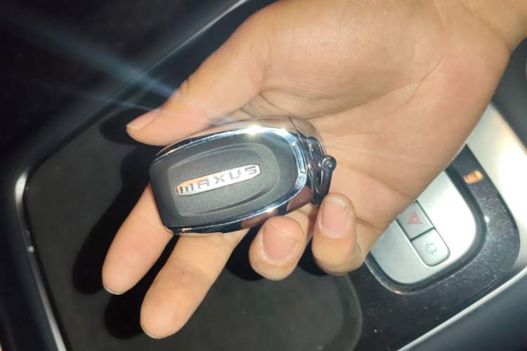 Used SAIC MAXUS G10 2025 Facelifted MAX 2.0T Automatic Executive Version Gasoline 7 Seats Vehicle Key