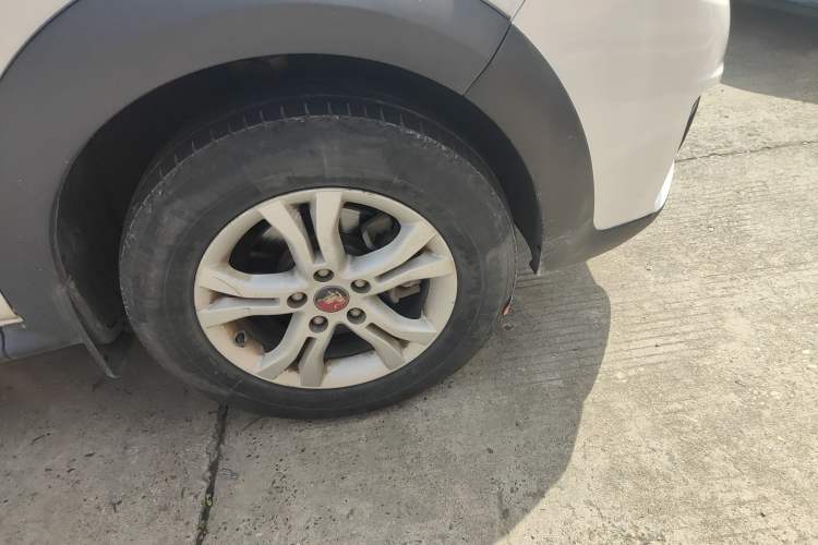 Used FORTHING Joyear XV 2015 1.6L CVT Comfort Model Right Front Wheel Hub