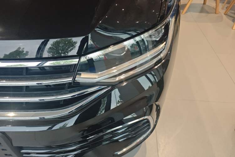 Used Volkswagen Tiguan L 2025 Model Outstanding Version 330TSI Automatic Two-Wheel Drive R-Line Longyao Edition Left Front Headlight